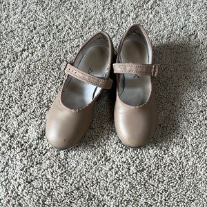 Girls Capezio tap shoes, size 1, tan, leather upper. GUC.